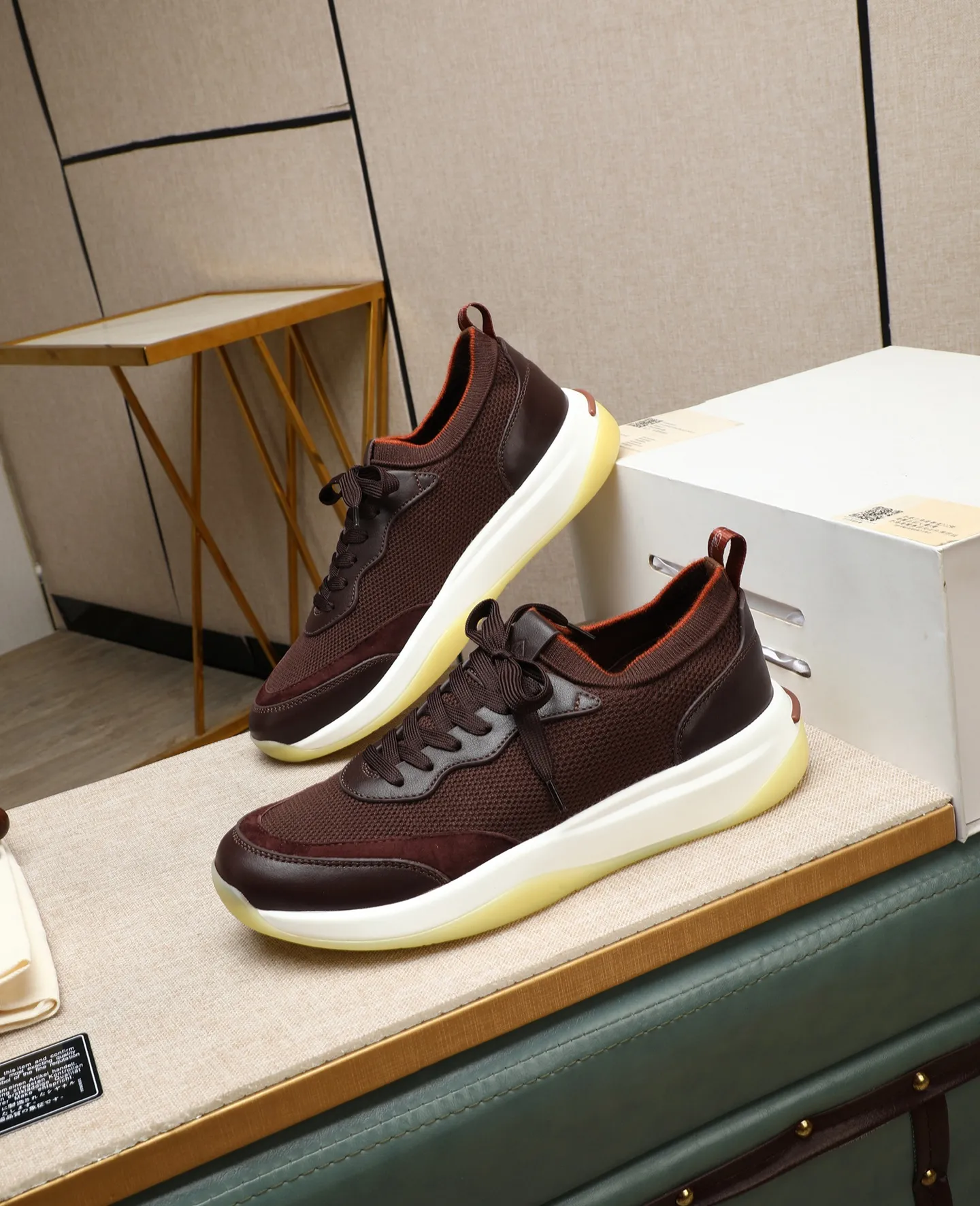 Men's shoes 💰620 🔥𝐥𝐨𝐫𝐨 𝐏𝐢𝐚𝐧𝐚 lp classic loafers, an Italian treasure brand, the only brand that can match Hermès! Only after wearing it do we realize that we can’t live up to our feet. The upper is made of imported first-layer cowhide with breathable fly-knit fabric, water-dyed cowhide foot pads, and the official original glass rubber outsole and pendant. Exclusive original packaging (tag ➕ brand paper ➕ outer box ➕ hand bag) code number: 38-44. Can be customized 45-46